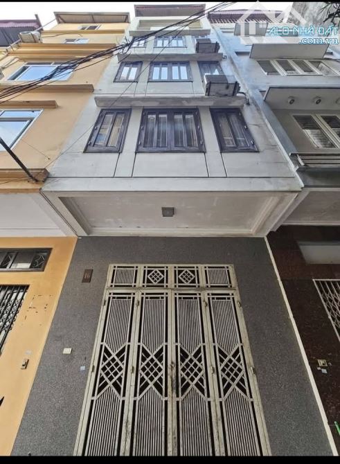 Cần bán nhà mặt ngõ 99 Nguyễn Chí Thanh ô tô tải chánh đỗ kinh doanh sầm uất.