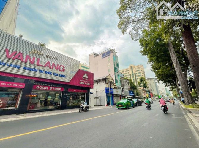 Khan Hiếm Mặt Tiền  Nguyễn Thị Minh Khai P Sài Gòn Q1 - 20m*40m- CTXD 2Hầm 10Tầng