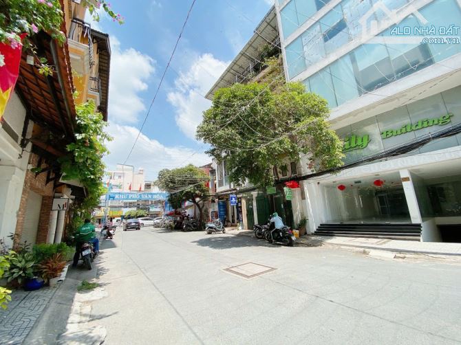 Bán nhà hẻm xe hơi Quận 10 đúc 4 tầng BTCT  64m2 7PN cạnh CV Lê Thị Riêng nhỉnh 10 tỷ