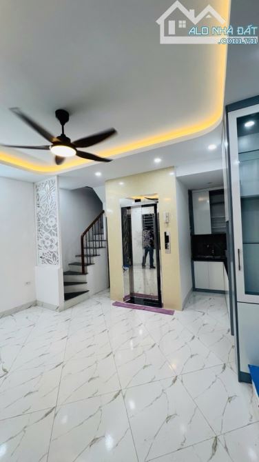 Bán nhà Nhân Hoà, Thanh Xuân, dân xây, ngõ thoáng, 50m ra đường ô tô, thang máy 8tỷ100
