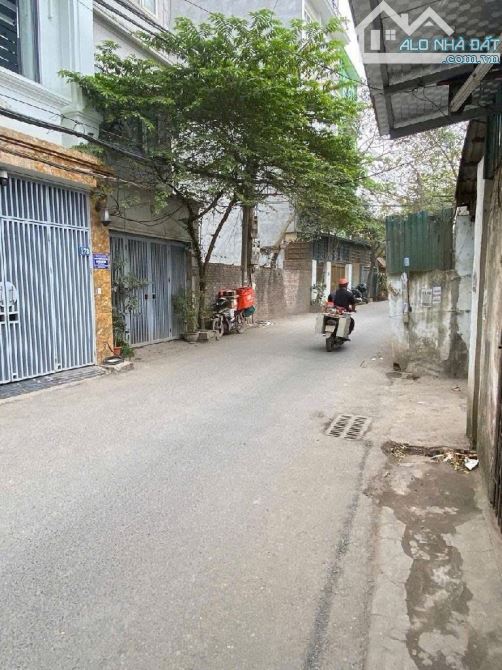 Cho thuê nhà ngõ ô tô tránh kinh doanh, văn phòng, hộ gia đình, nóng lạnh, điều hòa 17tr