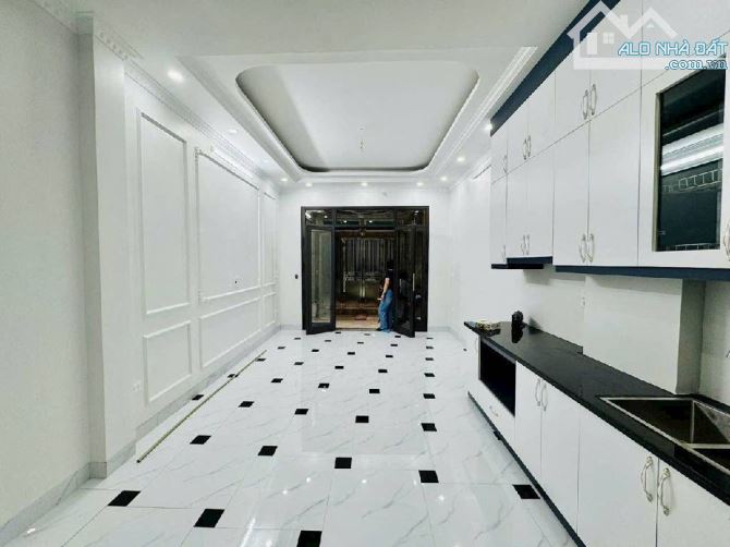 CỰC HIẾM – LÒ ĐÚC – 35M² – 5 TẦNG – THANG MÁY – 1 NHÀ RA Ô TÔ TRÁNH – GIÁ 10,8 TỶ
