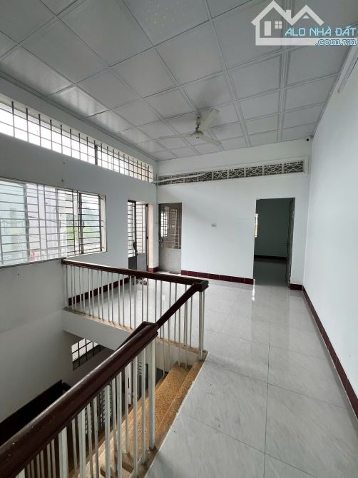 Cho thuê nhà mặt tiền đường Nguyễn Ái Quốc 1 trệt 1 lầu