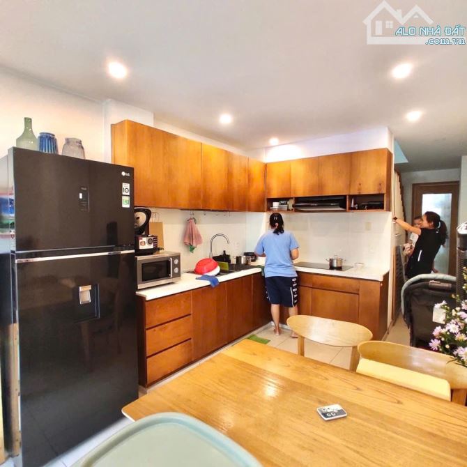 Ở NGAY! Bán Nhà 4 Tầng Cực Đẹp Nguyễn Tri Phương, 42m2, 5.9 Tỷ