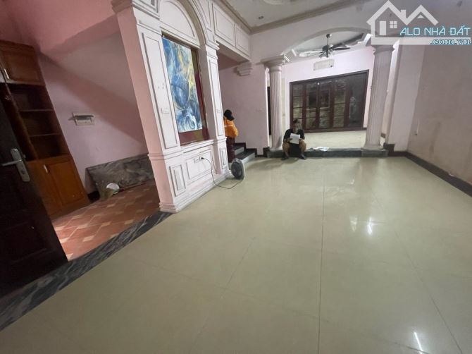 Đất vàng Nguyễn Khang chia lô ô tô vào nhà 108m 4 tầng Mt 7m giá 18 tỷ