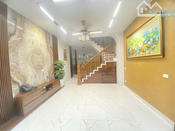 BÁN NHÀ KIM ĐỒNG – HOÀNG MAI, HAI MẶT ĐƯỜNG Ô TÔ RỘNG, RẤT GẦN PHỐ, NHÀ ĐẸP, KINH DOANH.