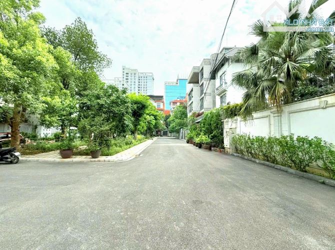 Bán biệt thự Lạc Long Quân khu cực Vip 290m² mặt tiền 16m có hầm bán giá 149 tỷ (ctl)
