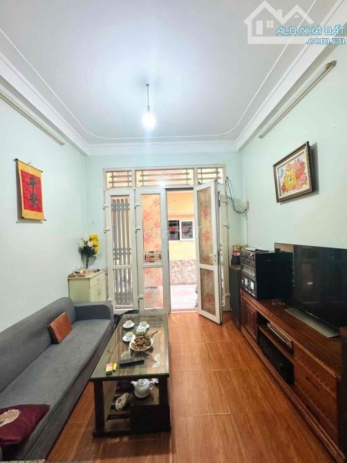 Bán nhà c4 đường Dương Văn Bé, 47m2, ngõ nông, ba gác tránh,