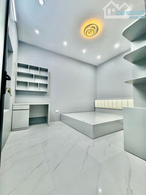 3.9TỶ - Tầng 1 Nhà Tập Thể in Ngân Hàng - Quan Thổ - Đống Đa. DT sử dụng 80m2 x 2 Ngủ  rộn