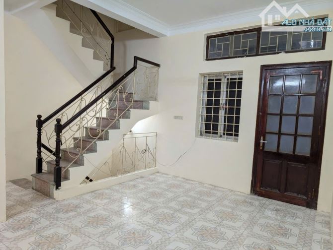 Nhà dân xây đúng 30m ra mặt phố Đội Cấn, ngõ ba gác tránh Sh, 4T MT5.1m giá chỉ 8.2 tỷ