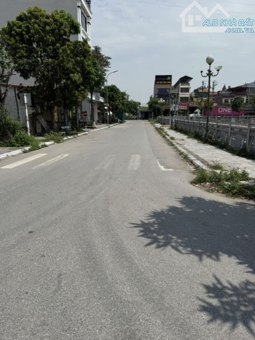 GIÁ TỐT- VỊ TRÍ VÀNG TẠI CÔNG HÀ ,HÀ MÃN DT 82M.NHỈNHV2TỶ