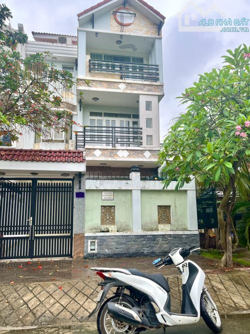 Nhà Phố - Nguyễn Thị Thập - Quận 7 - 5x28 - 4 Tầng - Xe Hơi Đậu Cửa - Chỉ 15.x Tỷ
