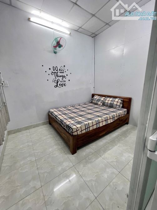 BÁN ĐẤT TẶNG NHÀ, MẶT TIỀN KINH DOANH VIP, GẦN NÚT GIAO GÒ DƯA, 6,5X32 CHỈ 18 TỶ.