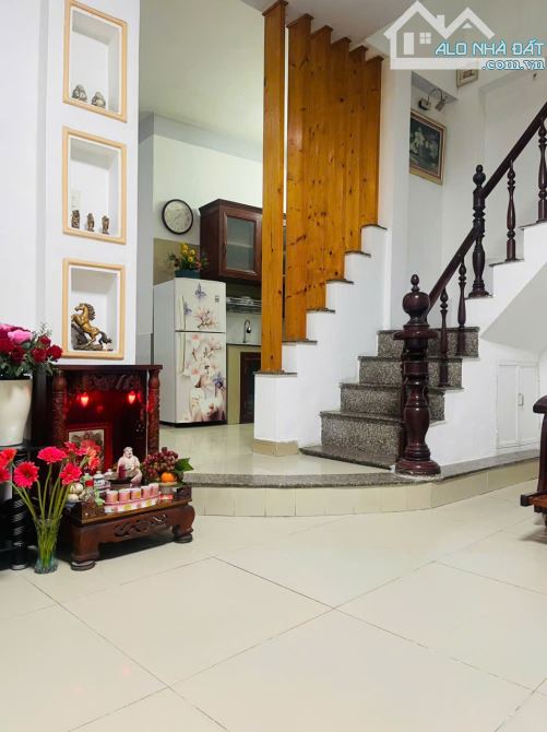 Nhà hẻm ba gác, 1 trệt 1 lầu, 3pn 2wc, gần cầu vượt Linh Xuân. Thích hợp ở gia đình