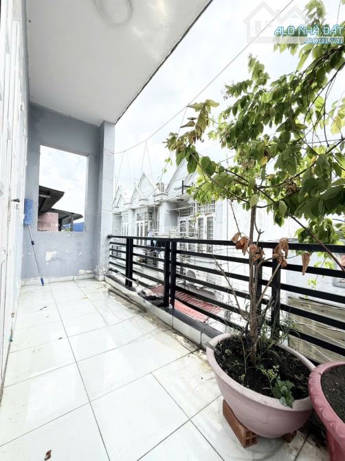 Bán nhà 2 tầng cách hẻm xe hơi 50m ngang hơn 5m-80m2 sử dụng giá chỉ hơn 3 tỷ thới an 13