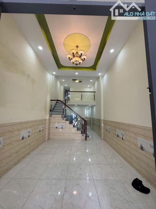 Bán nhà 2 tầng đẹp kiên cố hẻm xe hơi thông Trần Thị Bốc Hóc Môn chỉ hơn 1 tỷ
