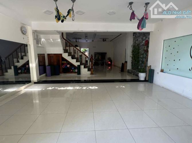 Nhà 3 tầng 1 tum đường Nguyễn Bặc Vĩnh Hòa dt 80m2 ngang 6m cách biển 500m