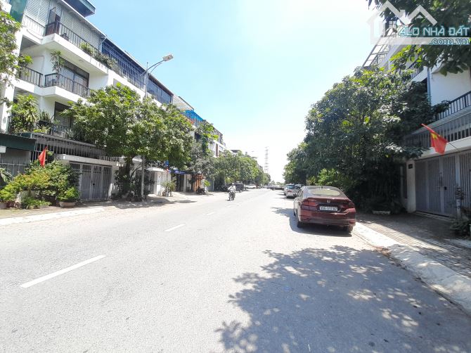 BÁN LIỀN KỀ TRỤC CHÍNH KĐT AO SÀO, HOÀNG MAI, 70M,5T,MT5M, VỈA HÈ, Ô TÔ, KINH DOANH