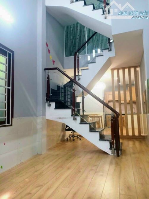 Bán nhà NGON , Phước Long, TP HCM, DT 160m2, 3 tầng, 14 phòng, Sổ Hồng, giá 9.35 tỷ. LH: