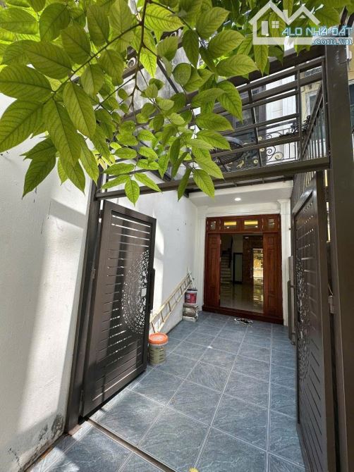 Bán Nhà Xây Mới Phân Khúc Hiếm Trung Tâm Ba Đình DT 45m2×6 Tầng Thang Máy Giá Rẻ