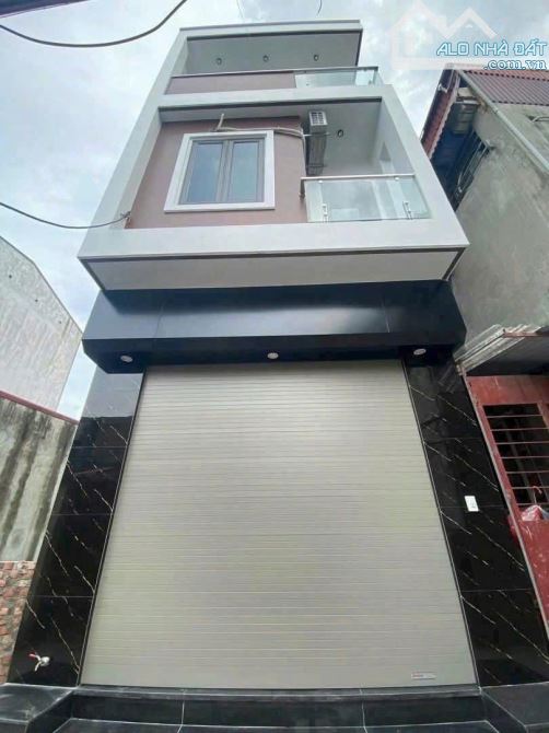 Bán nhà 3 tầng  ngõ rộng ngắn hoàng lộc, hải dương