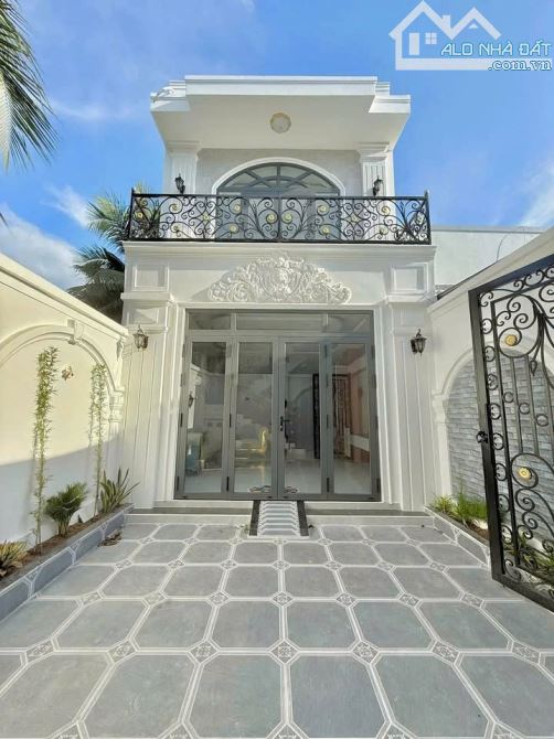 Bán nhà lầu mới xây 1 xẹc đường lớn - cách chợ Thạnh Phú 500m