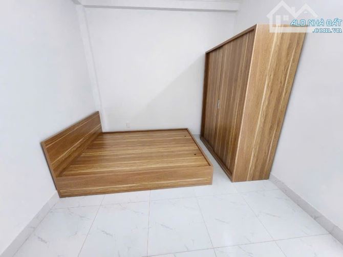Bán nhà ngõ Minh Khai, 57m2, ô tô đỗ cửa, 11.5 tỷ