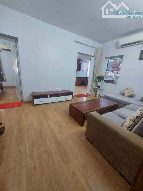 TT PHỐ NGUYÊN HỒNG SỔ 33M NHỈNH 2 TỶ-Ô TÔ ĐỖ CỬA - FULL NỘI THẤT- TIỆN ÍCH NGẬP TRÀN