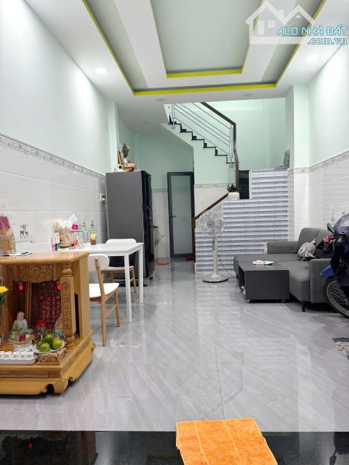 Nhà mới 2lầu/ST cách MT vài căn Tùng Thiện Vương P12Q8