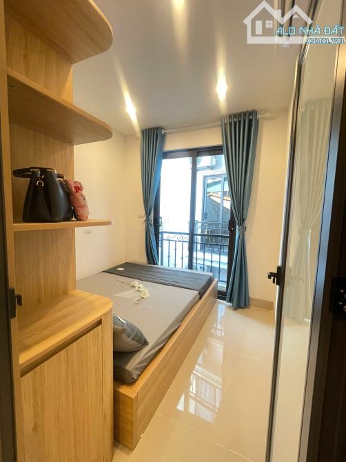 Cho Thuê CCMN 72 Tôn Thất Tùng Đống Đa 30- 40m2 Studio 1N1K Ban Công Giặt Riêng Thang Máy