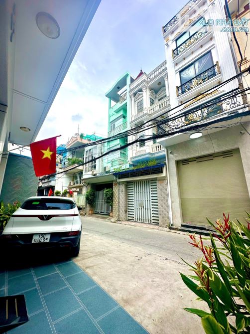 Bán căn nhà siêu phẩm xây mới 5 tầng mặt đường Hoàng Quý thông Chùa Hàng