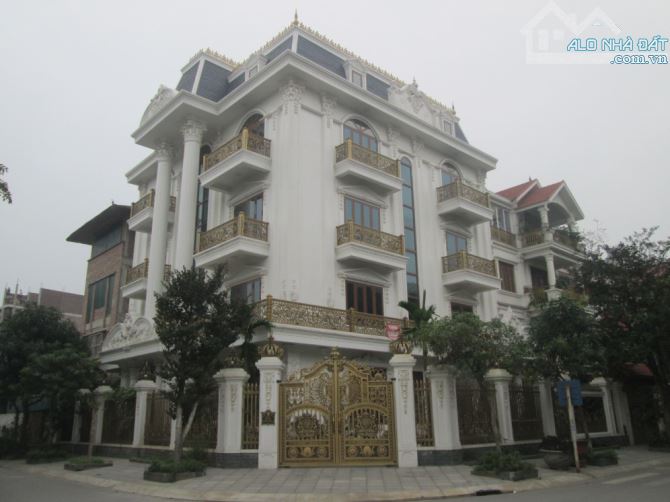Biệt thự lô Góc view hồ KĐT New House City cạnh Đại lộ Thăng Long 300m2 chỉ 24.x tỷ.