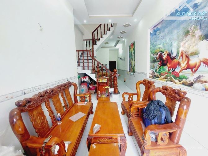 Bán nhà 1 trệt 1 lầu đường xe hơi gần Chợ Bửu Hòa, Biên Hòa, 67m2, giá 2 tỷ 100.