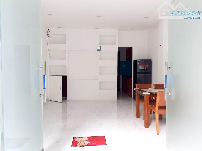 Cho thuê nhà 1 lầu full nội thất hẻm Nguyễn Phi Khanh, Quận 1.
