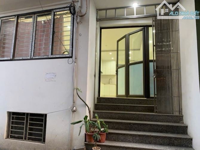Bán nhà Hoàng Sâm 57m2, MT 4.8m, ngõ ôto, khu VIP, đất vàng, 15.9 tỷ