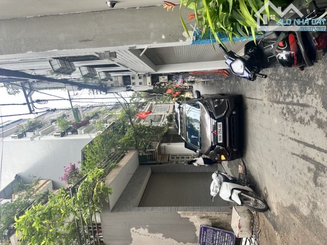 Nhà Hồng Tiến 36m 3T MT4.3m, ngõ thông, ô tô đỗ cổng