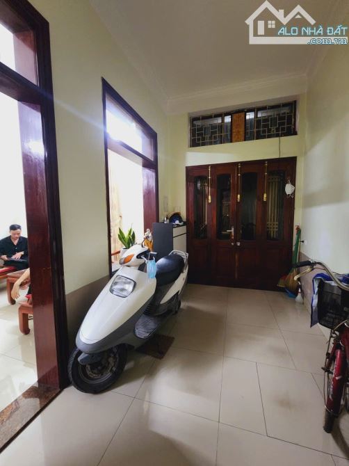 hôn khẩu Đống Đa, Nhà dân xây kiêm cố, 6 ngủ rộng, ngõ thông rộng, gần phố, ở thích