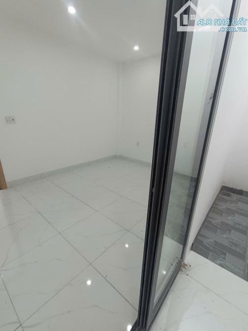 NHÀ GÁC LỬNG HOÀN THIỆN, CUỐI ĐƯỜNG ĐỒNG KHỞI, GIÁ CHỈ 400 TRIỆU NHẬN NHÀ
