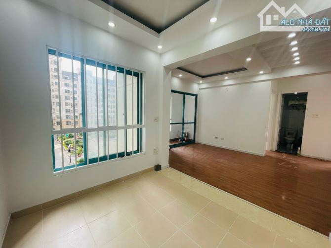 toà thương mại 17T7. bán căn 82m2- 2 ngủ, bàn giao ngay, giá 6 tỉ