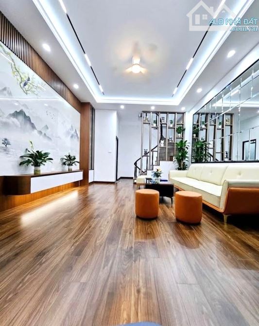 Bán Nhà Tam Trinh – 50m² – MT 5.2m – 5 Tầng – Lô Góc 2 Thoáng – 8.x Tỷ
