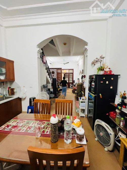 BÁN NHÀ HOÀNG CẦU – 47M² – 4 TẦNG – 17 TỶ – Ô TÔ ĐỖ CỬA – Ở NGAY-TRUNG TÂM ĐỐNG ĐA