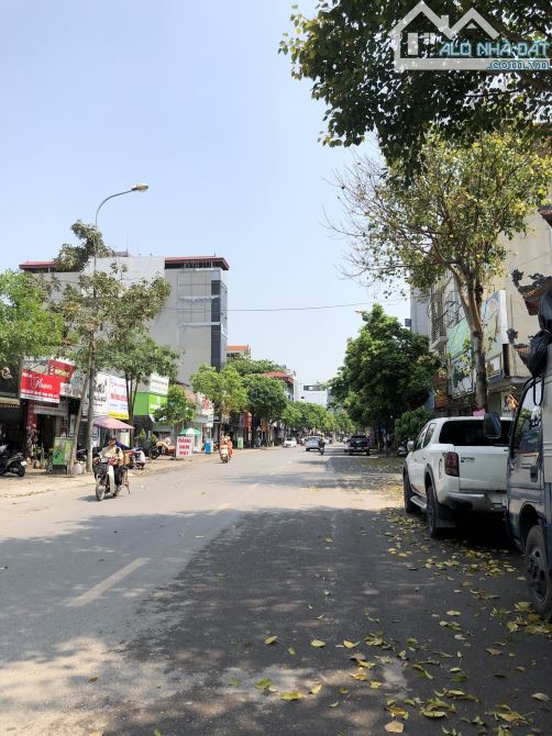 Siêu Phẩm Trâu Qùy Ô tô Vào 81m - Cách 15m ra Phố Ngô Xuân Quảng - giá hiếm chỉ 8.4 tỷ