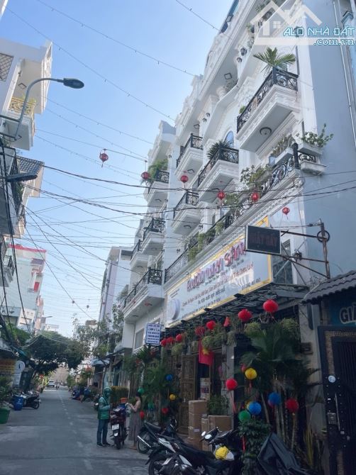 Hẻm nhựa 8m thông tứ tung - Lê Văn Quới