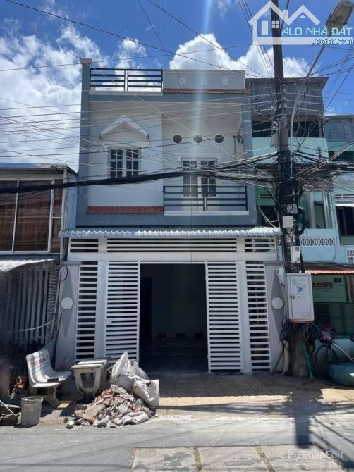 Ngộp tiền !! Bán gấp căn nhà 1 trệt 1 lầu ở gần chợ Trảng Bàng 120m2 SHR giá 820tr