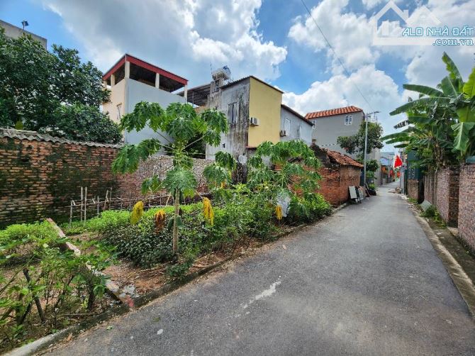 Siêu đẹp, bán đất Dương Quang Gia Lâm 42m -nhỉnh 3 tỷ thương lượng- mặt tiền rộng- ô to t