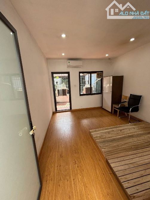 Bán nhà Ngọc Khánh  dân xây khung cột chắc chắn có thể  lắp thang máy  2 thoáng vuông vắn