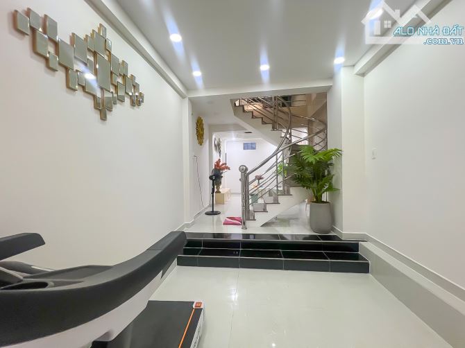 NHÀ ĐẸP Q.1 HXH THÔNG TRẦN HƯNG ĐẠO CHỈ NHỈNH 9 TỶ
