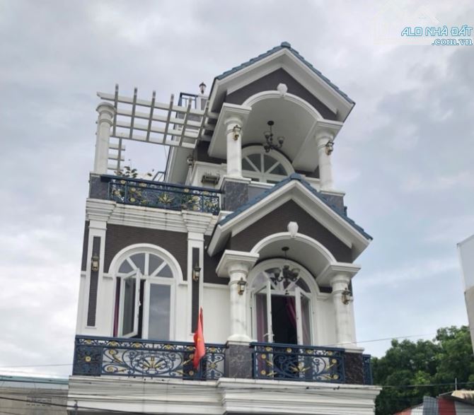 Bán nhà đẹp 3 tầng, đường Làng Tăng Phú, Phường Tăng Nhơn Phú A, Quận 9.