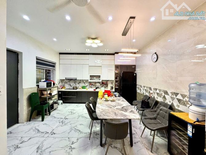 Bán căn nhà mặt chợ Lương Văn Can  Chủ dân xây tâm huyết, quyết định    để chuyển vào Nam