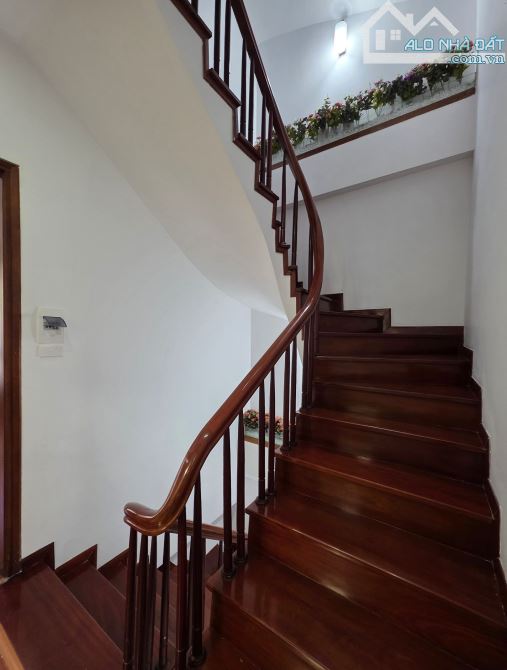 Bán nhà mặt ngõ 3 Phạm Tuấn tài, phân lô, đường 3 ô tô tránh vỉa hè đẹp, đủ công năng.
